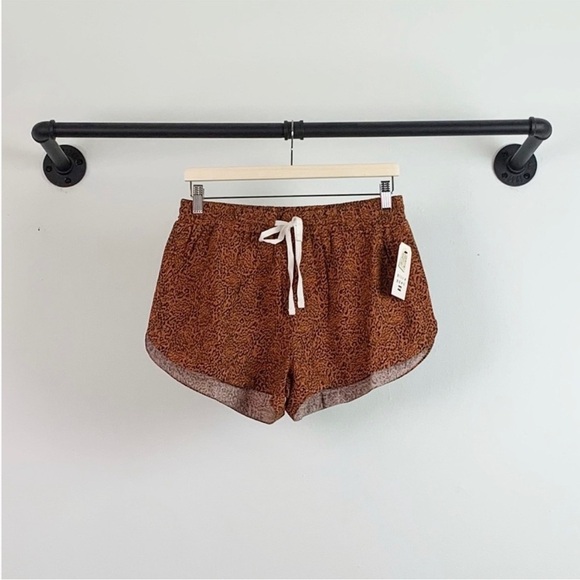 NWT Billabong Road Trippin Drawstring Animal Toffee Leopard Shorts - Picture 4 of 8